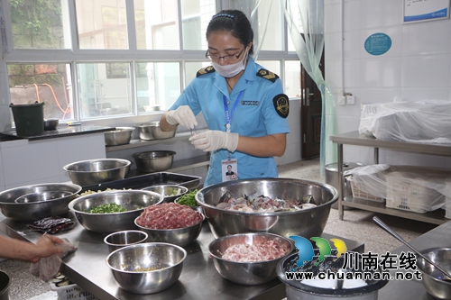 叙永马岭食药监所多举措确保中考期间食品安全(图2) 叙永马岭食药监所多举措确保中考期间食品安全(图2)