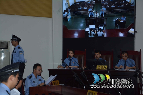 泸县警方现场勘验民警首次出庭作证(图1) 泸县警方现场勘验民警首次出庭作证(图1)