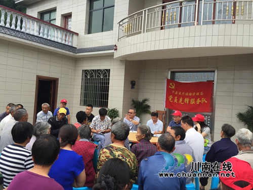 泸县医保局:院坝会上听民声、解民忧(图1) 泸县医保局:院坝会上听民声、解民忧(图1)