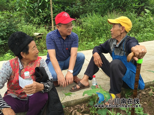 泸县医保局:院坝会上听民声、解民忧(图2) 泸县医保局:院坝会上听民声、解民忧(图2)