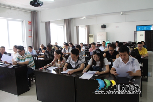红星街道召开党风廉政建设社会评价工作会(图2) 红星街道召开党风廉政建设社会评价工作会(图2)