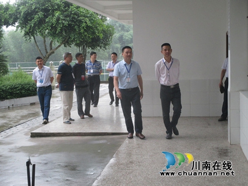 泸州市教育局机关党委书记谢铭率队巡视中考(图1) 泸州市教育局机关党委书记谢铭率队巡视中考(图1)