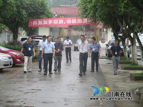 泸州市教育局机关党委书记谢铭率队巡视中考(图2) 泸州市教育局机关党委书记谢铭率队巡视中考(图2)