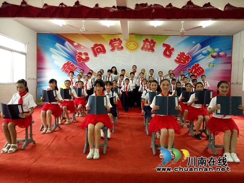 叙永正东中心校开展“喜迎十九大,童心向党”歌咏比赛(图2) 叙永正东中心校开展“喜迎十九大,童心向党”歌咏比赛(图2)