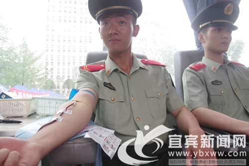 撑起生命保护伞 宜宾每年约3.5万人无偿献血(图2) 撑起生命保护伞 宜宾每年约3.5万人无偿献血(图2)
