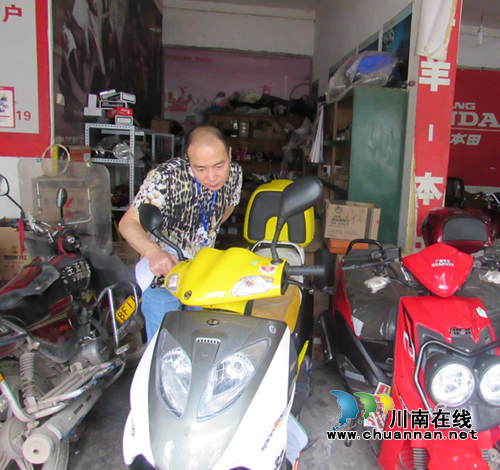 泸县云锦监管所开展摩托车、电动车市场专项检查(图2)
