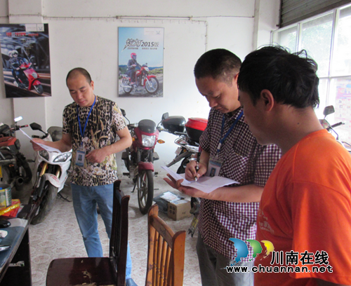 泸县云锦监管所开展摩托车、电动车市场专项检查(图1)