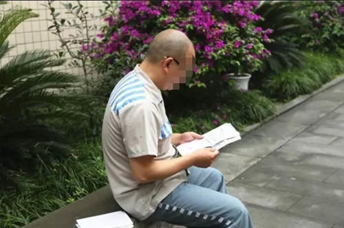 达州父亲服刑六年欠下女儿233个愿望(图3) 达州父亲服刑六年欠下女儿233个愿望(图3)