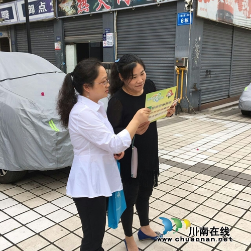 纳溪区城管局 开展“节能低碳•垃圾分类”集中宣传活动(图2) 纳溪区城管局 开展“节能低碳•垃圾分类”集中宣传活动(图2)