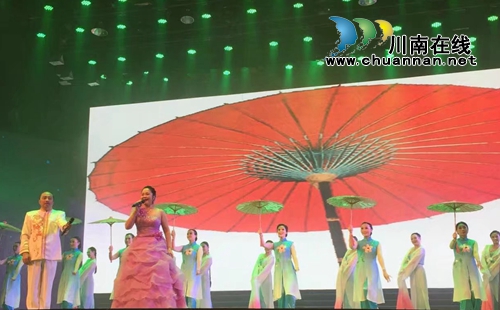 泸州举办非遗展演暨非遗进校园读本首发式(图1) 泸州举办非遗展演暨非遗进校园读本首发式(图1)