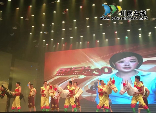 泸州举办非遗展演暨非遗进校园读本首发式(图8) 泸州举办非遗展演暨非遗进校园读本首发式(图8)