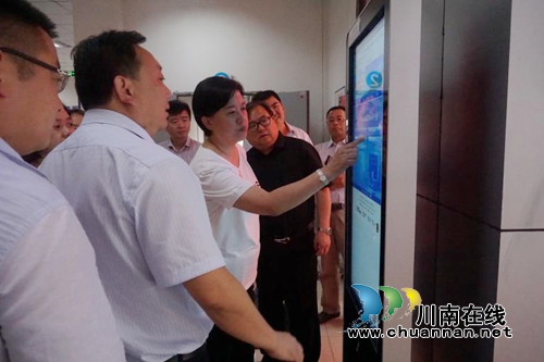 鞠丽督查纳溪区政务中心创文工作(图1)