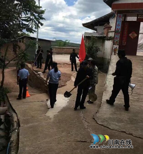 云南楚雄市苍岭镇开展2017年度突发性地质灾害应急演练(图3) 云南楚雄市苍岭镇开展2017年度突发性地质灾害应急演练(图3)