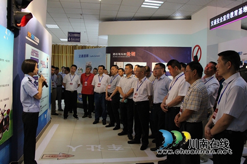 省安全社区建设推进会与会人员参观龙马潭区安全体验中心(图1) 省安全社区建设推进会与会人员参观龙马潭区安全体验中心(图1)