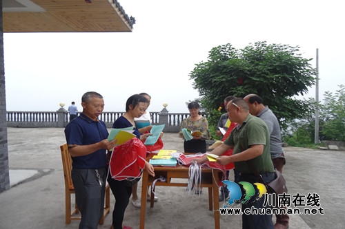 合江县真龙司法所积极开展森林防火法治宣传(图1) 合江县真龙司法所积极开展森林防火法治宣传(图1)