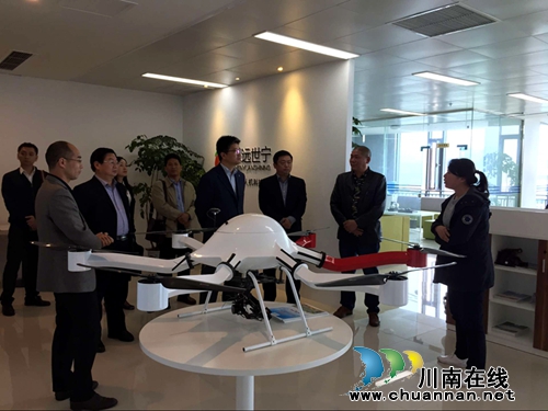 省科技厅领导莅临泸州国家高新区孵化器考察(图1) 省科技厅领导莅临泸州国家高新区孵化器考察(图1)
