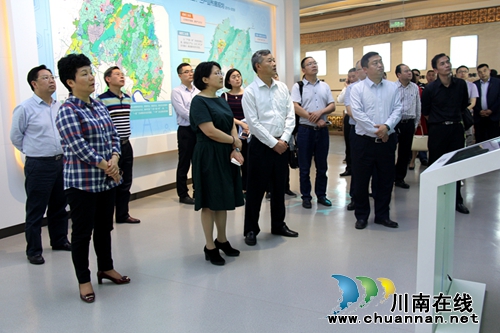 广元市中医药产业发展考察团到医药园区考察(图1) 广元市中医药产业发展考察团到医药园区考察(图1)
