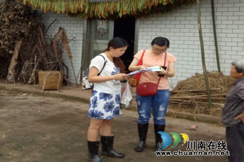 合江县白鹿司法所开展食品药品安全宣传活动(图1) 合江县白鹿司法所开展食品药品安全宣传活动(图1)