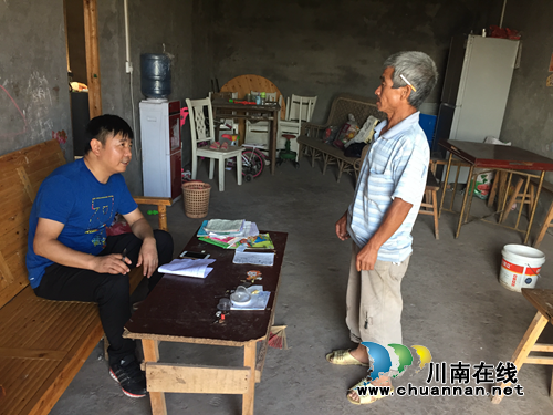 泸县扶贫移民局到石桥镇指导精准扶贫回访工作(图1) 泸县扶贫移民局到石桥镇指导精准扶贫回访工作(图1)