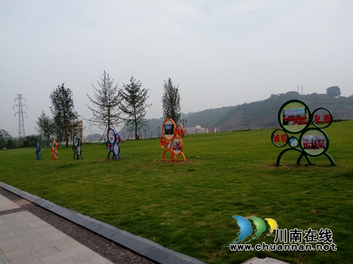 纳溪区城管局加大公园广场文明创建宣传力度(图3) 纳溪区城管局加大公园广场文明创建宣传力度(图3)