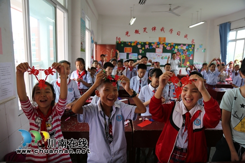 剪纸进课堂　剪出泸县海潮学校特色(图1)