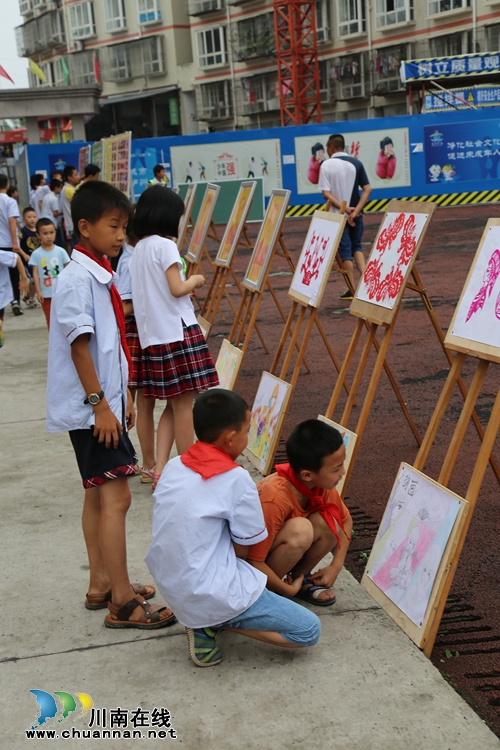 剪纸进课堂　剪出泸县海潮学校特色(图4)