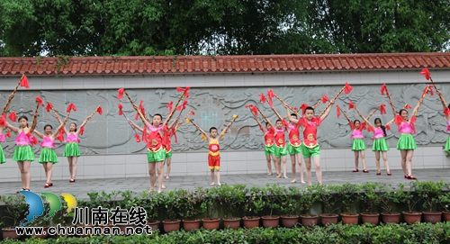 泸县百和莲枪安家校园　舞进央视大舞台(图1)