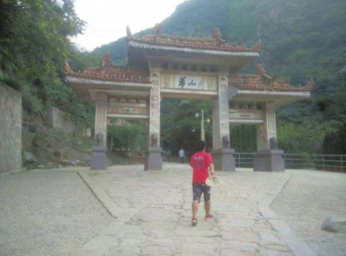 内江少年华山遇难遗体还乡安葬(图2) 内江少年华山遇难遗体还乡安葬(图2)