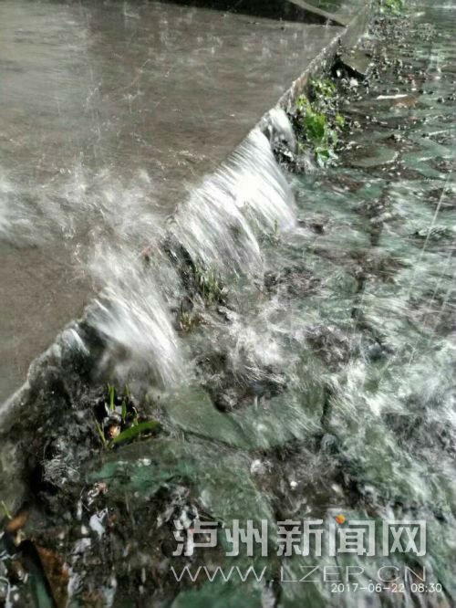 泸州暴雨橙色预警:3小时降雨量将达50毫米(图1) 泸州暴雨橙色预警:3小时降雨量将达50毫米(图1)