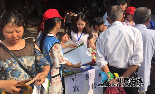 泸县立石镇开展无偿献血街头宣传活动(图1)