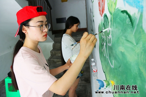 泸州纳溪：“价值观进小区，老楼道“变身”文化墙