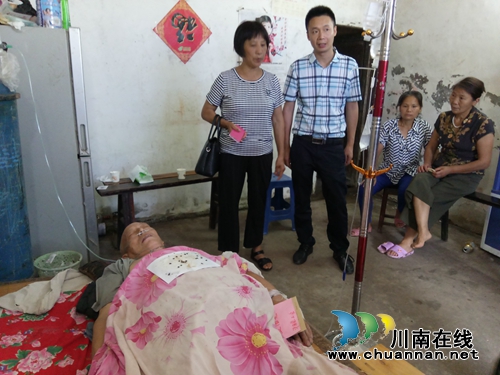 泸县石桥镇慰问市级劳模毛月光&nbsp;弘扬先进事迹