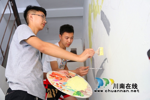 纳溪：“价值观”进小区&nbsp;老楼道变文化墙(图5)