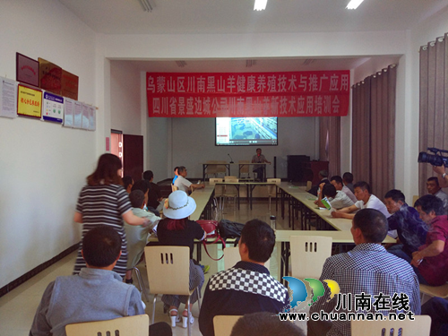 叙永观兴：山关村村社干部和贫困户代表参观学习产业发展先进经验