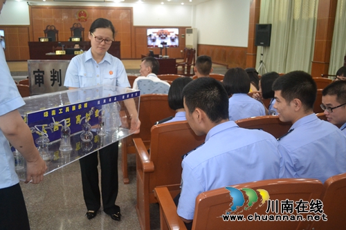 以案普法&nbsp;江阳区法院“6·26”禁毒宣传出新招(图7)