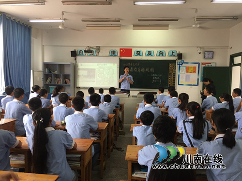 泸州十八中:迎“国际禁毒日” 禁毒宣传教育活动进校园(图3) 泸州十八中:迎“国际禁毒日” 禁毒宣传教育活动进校园(图3)