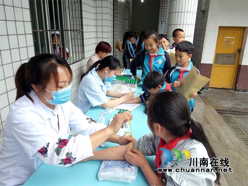叙永县:关爱苗乡孩子 开展健康体检(图1) 叙永县:关爱苗乡孩子 开展健康体检(图1)