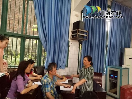 泸州十二中党支部学习贯彻四川省第十一次党代会精神