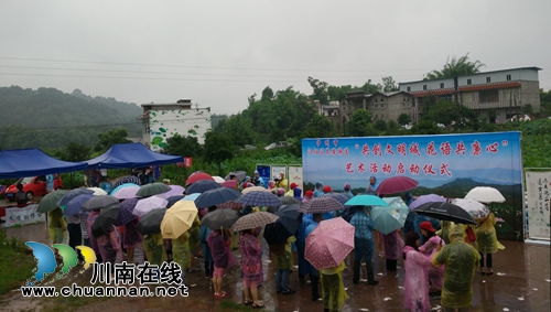 泸州泰安:这里不仅能赏花拍照 还能挣大钱(图1) 泸州泰安:这里不仅能赏花拍照 还能挣大钱(图1)