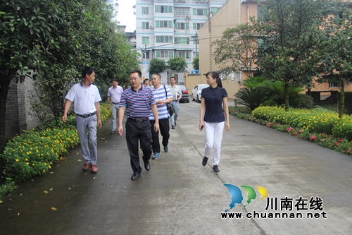 泸县县委副书记张学彬到云龙镇检查指导河道沿岸环境治理工作(图1) 泸县县委副书记张学彬到云龙镇检查指导河道沿岸环境治理工作(图1)