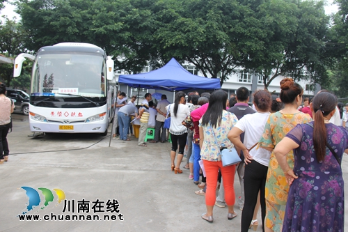 泸县石桥镇积极开展义务献血活动(图1) 泸县石桥镇积极开展义务献血活动(图1)