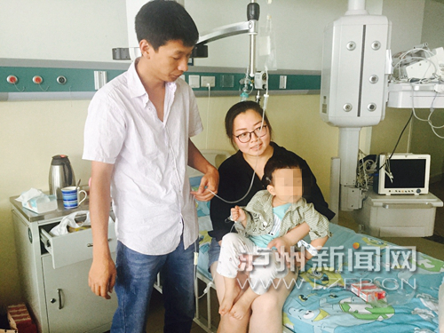 幼儿公交车上昏迷 全车人携手送医转危为安(图1) 幼儿公交车上昏迷 全车人携手送医转危为安(图1)