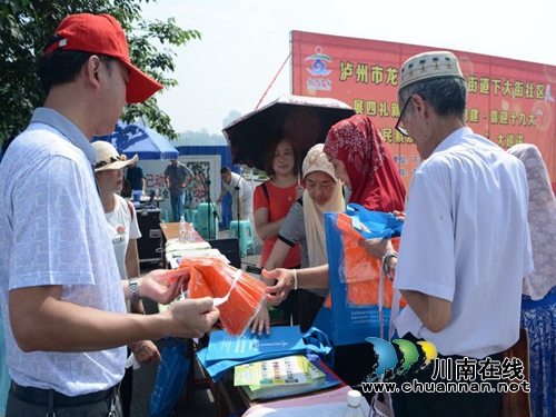 泸州市龙马潭区开展“民族团结庆七一”活动