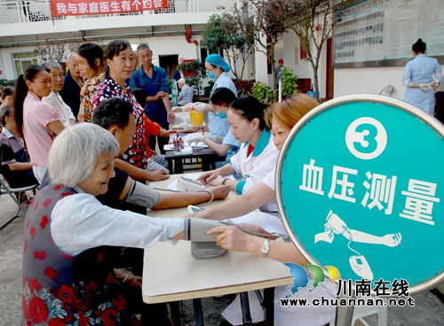 泸州龙马潭:全面预防保健 体检看病不用愁(图5) 泸州龙马潭:全面预防保健 体检看病不用愁(图5)