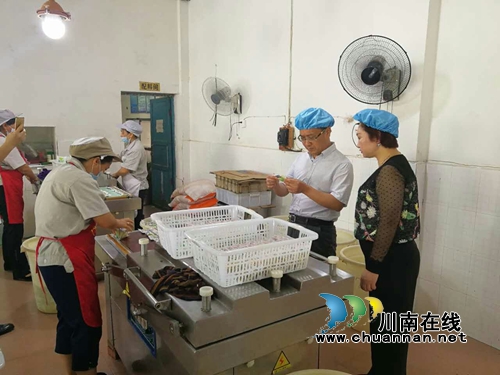 泸州市食药监局局长曾平到合江县检查食品生产企业