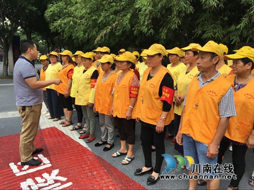 红星街道：文明劝导员提前预判需提前告知