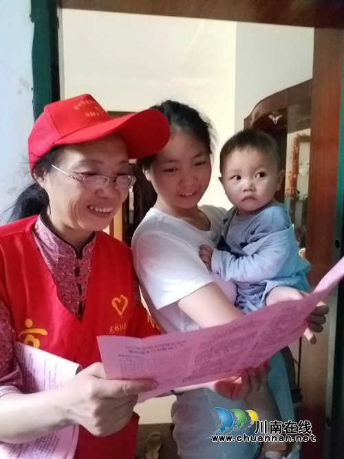 红星街道龙桥子社区入户发放创文宣传资料3000份(图1) 红星街道龙桥子社区入户发放创文宣传资料3000份(图1)