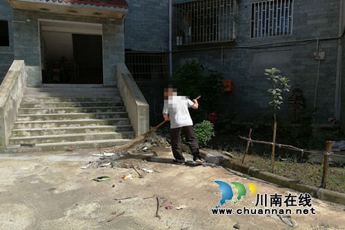 合江县白沙司法所组织社区服刑人员开展社区服务活动