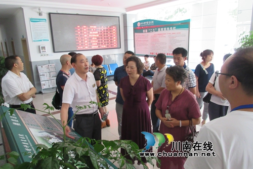 合江县12名政风行风暨食品药品义务监督员“上岗”(图2) 合江县12名政风行风暨食品药品义务监督员“上岗”(图2)