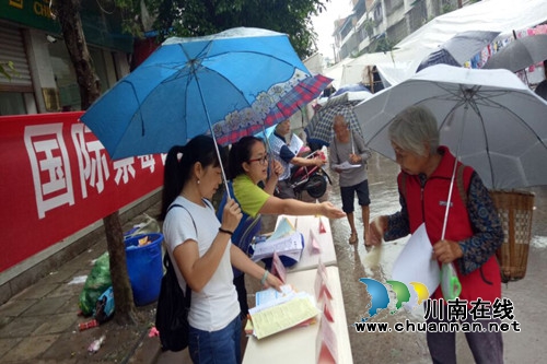 禁毒宣传走上合江县白沙镇街头